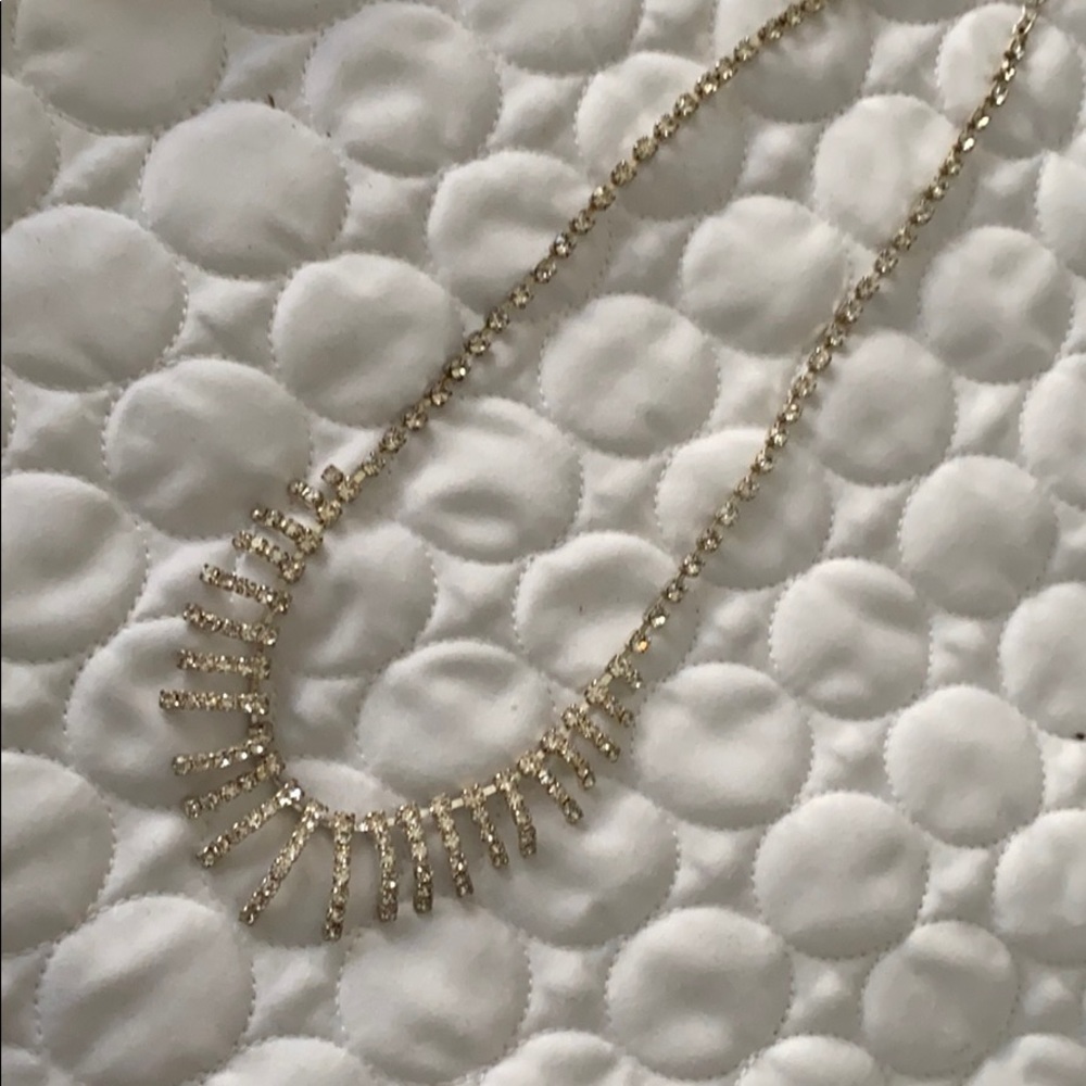 Women Elegant Silver color necklace with crystals beads perfect for parties